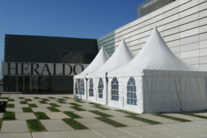 Venta y alquiler de jaimas y carpas para eventos privados. Aracarpas para Heraldo de Aragón.