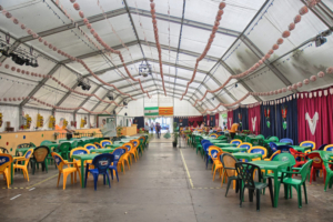 Alquiler de carpas poligonales. Carpas para eventos privados. Aracarpas.