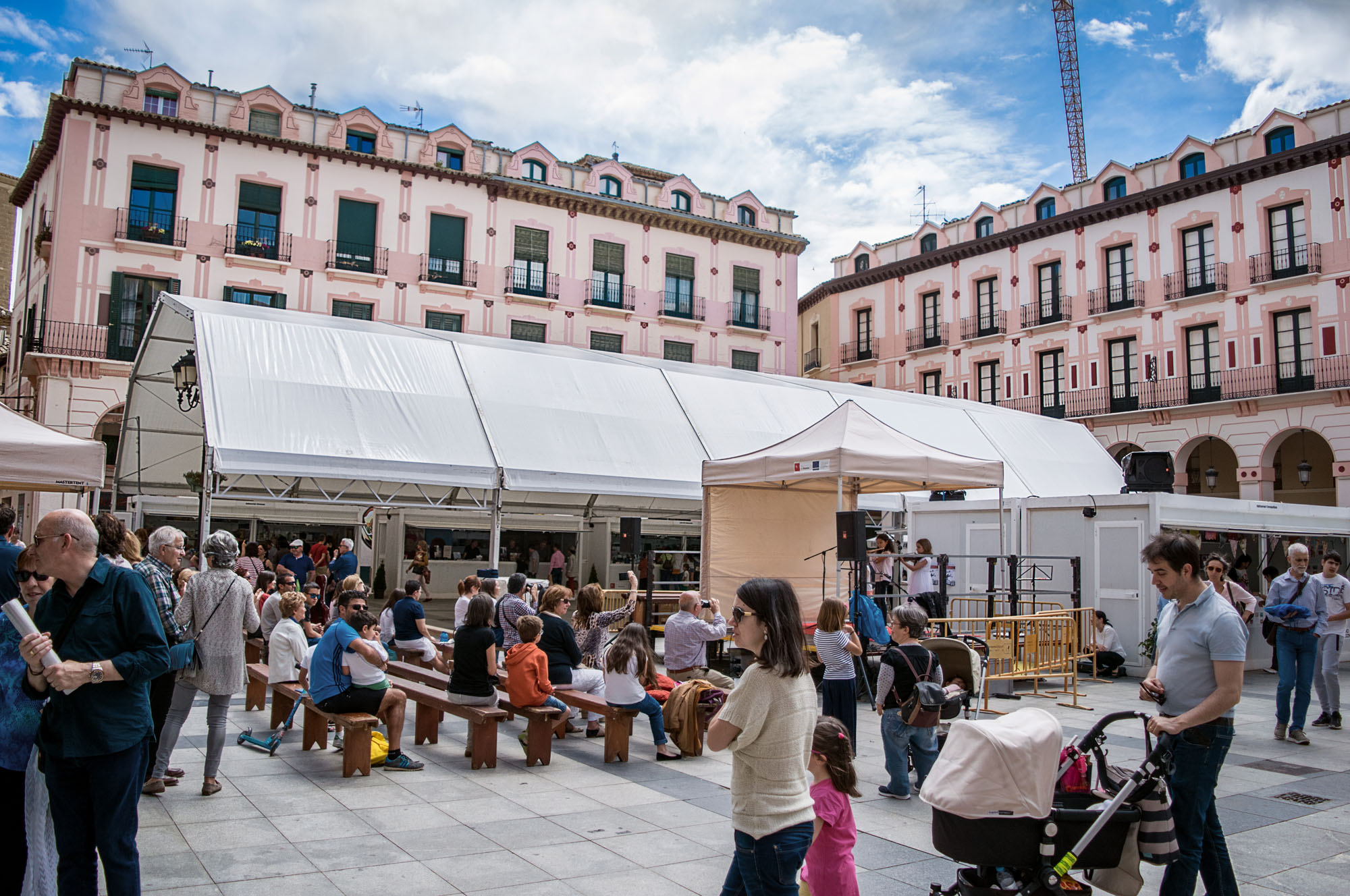 Carpa para Feria del Libro de Huesca | ARACARPAS - Venta y alquiler de carpas. Carpas a medida.