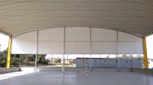 Cerramiento fijo de pistas deportivas | Empresa de cerramientos y carpas ARACARPAS